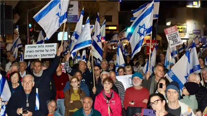 مظاهرات في شارع بيجن في إسرائيل للمطالبة بعودة المخطوفين