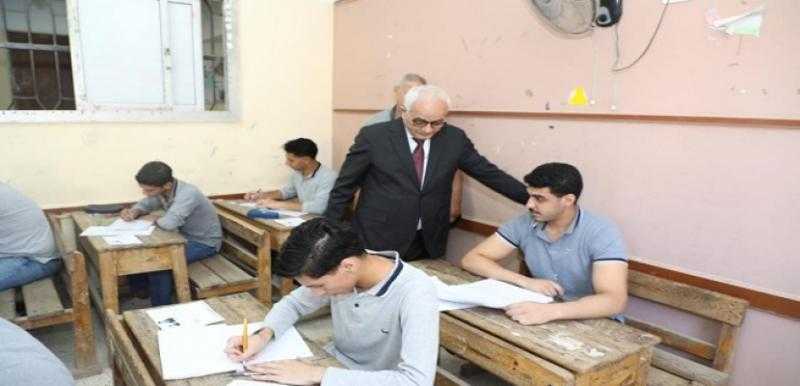 وزير التعليم يتفقد امتحانات الدبلومات الفنية بالقاهرة