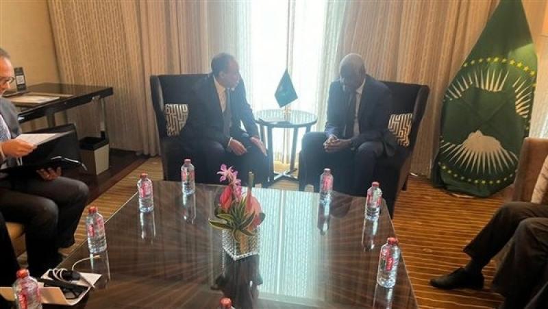 وزير الخارجية والهجرة يلتقي رئيس مفوضية الاتحاد الإفريقي ويؤكد دعم القضايا الإفريقية