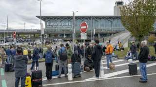 فرنسا تخلي مطارا على الحدود مع سويسرا ”لأسباب أمنية”