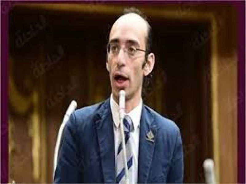 النائب محمد عبدالعزيز